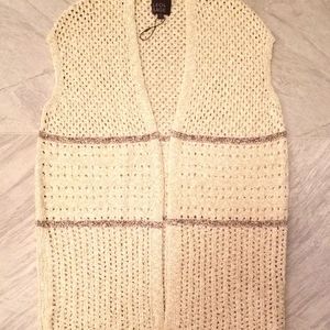 Leo & Sage sleeveless cardigan